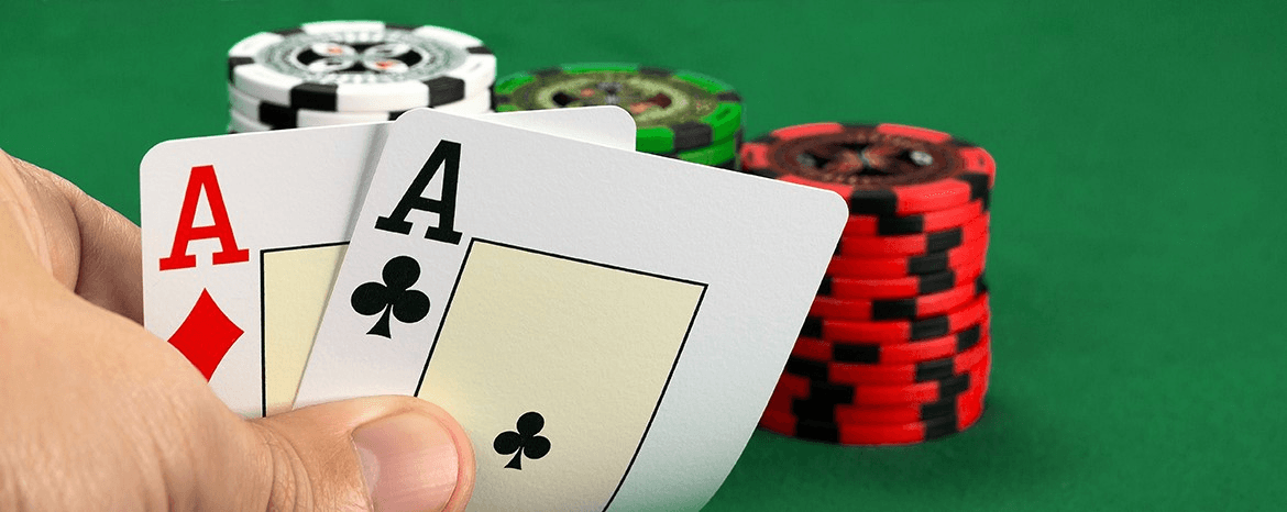Der Vergleich zwischen Online Poker mit Echtgeld und traditionellen Casinos