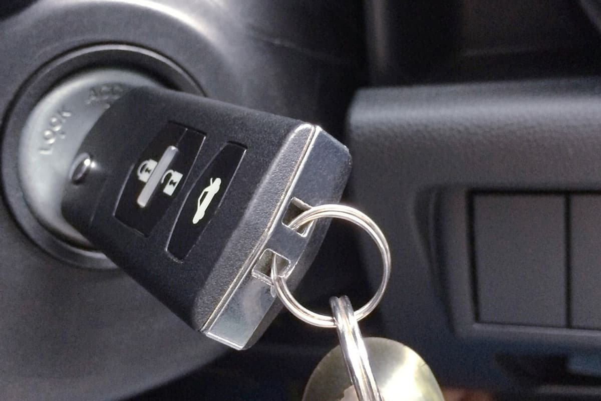 Mr Key bietet Schlüssel für Auto mit Programmieranleitung und Batterie