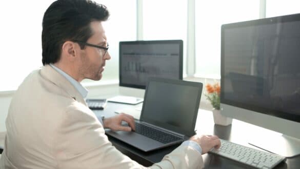 Kontrolle der Mitarbeiter und Big Data: Eine Analyse der Vorteile und Risiken
