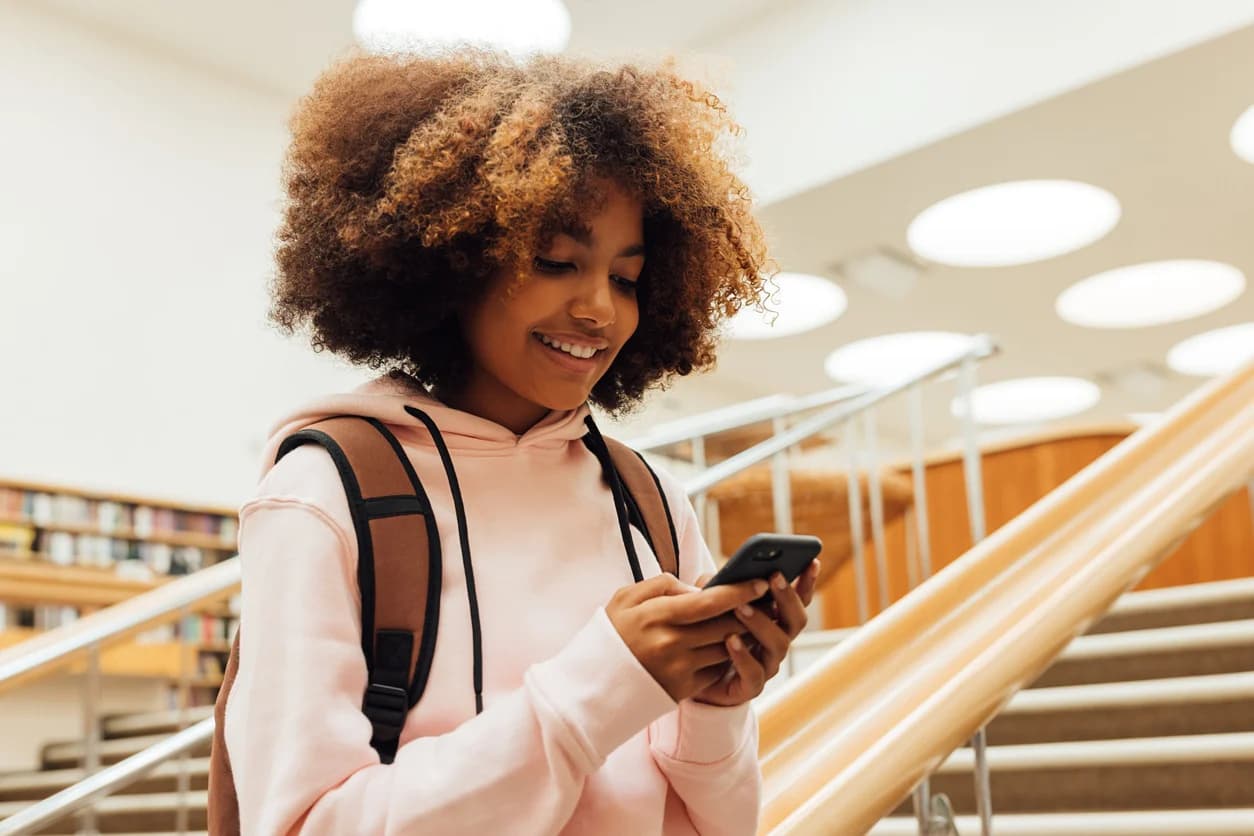 Pädagogischer Nutzen kontrollierter Smartphone-Aufbewahrung mit FreeLock im Schulalltag