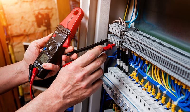 Prüfung elektrischer Anlagen für Industrie und Gewerbe: Besondere Anforderungen