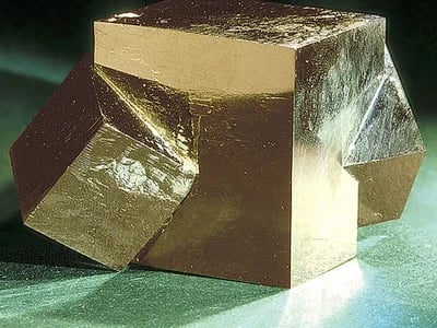 Pyrit Kristall: Handverlesene Steine bei CrystalScents