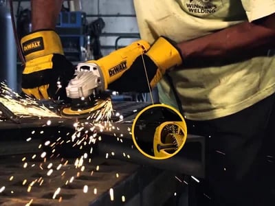 DeWALT Winkelschleifer mit zusätzlichem Handgriff – für präzises Arbeiten