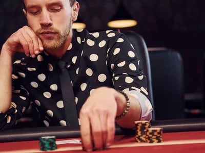 Der Vergleich zwischen Online Poker mit Echtgeld und traditionellen Casinos