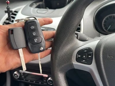 Mr Key bietet Schlüssel für Auto mit Programmieranleitung und Batterie