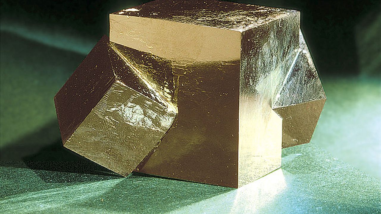 Pyrit Kristall: Handverlesene Steine bei CrystalScents