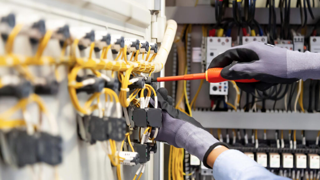 Prüfung elektrischer Anlagen für Industrie und Gewerbe: Besondere Anforderungen