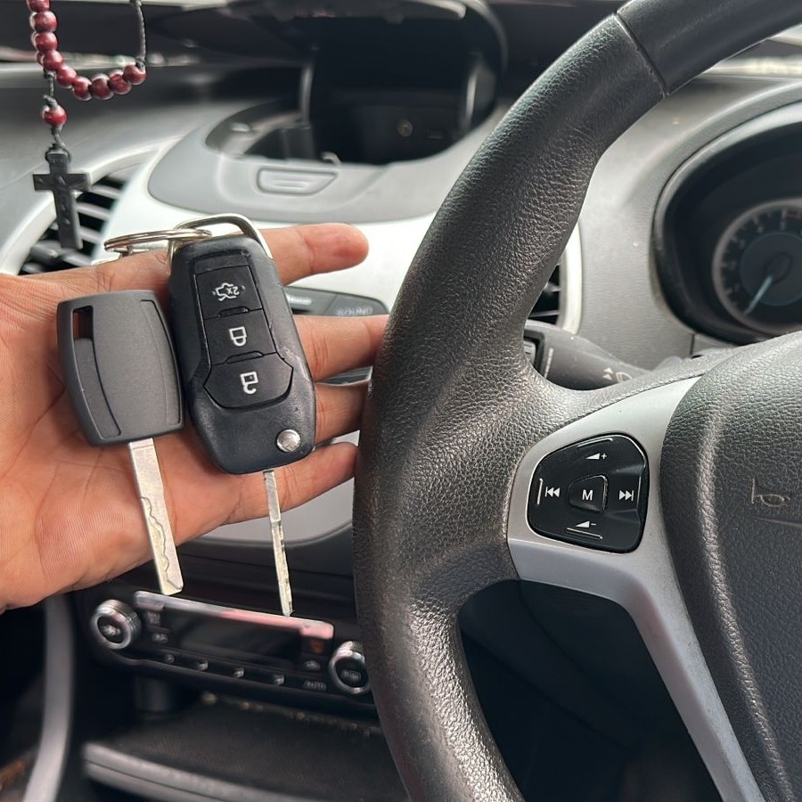 Mr Key bietet Schlüssel für Auto mit Programmieranleitung und Batterie